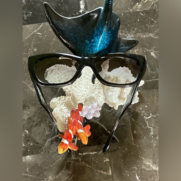 Dolce & Gabbana Sunglasses With Case - Picture 9 of 16